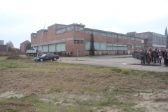 028